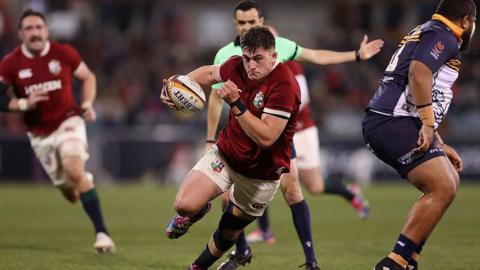 Dan Sheehan running with the ball
