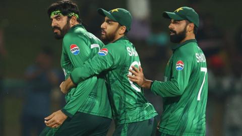 Pakistan players celebrate a wicket