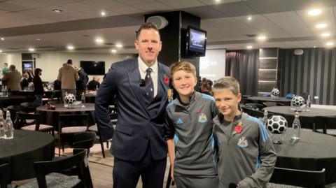 Newcastle Under-12s meet veteran Andy Taylor at 'Wor Heroes' event