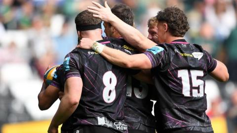 Ospreys celebrated their final home game of the season with a win against Dragons
