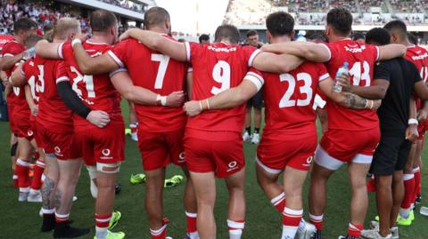 Wales player huddle