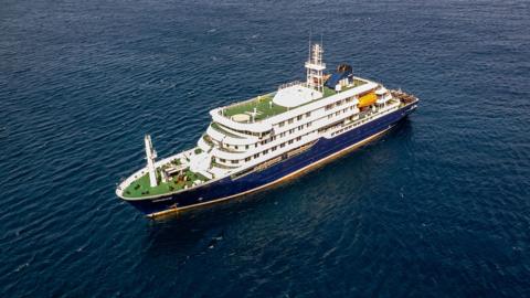 Llong yr MV Hondius