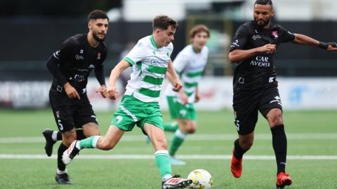 Y Seintiau Newydd v Differdange
