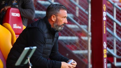 Derek McInnes in the dugout against Motherwell