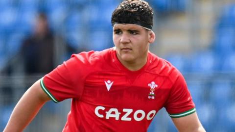 Sam Scott on the field for Wales during the 2023 U18 Six Nations