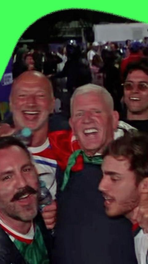 England fans serenaded by Mexican fans