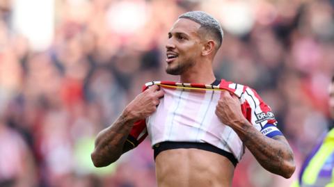 Vinicius Souza of Sheffield United celebrates