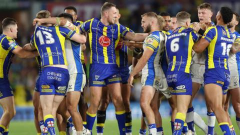 Warrington Wolves and Leeds Rhinos clash