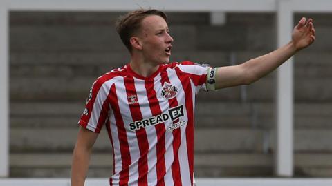 Harrison Jones playing for Sunderland in a pre-season friendly