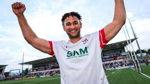 Cormac Izuchukwu celebrates at full time