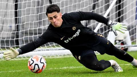 Kepa Arrizabalaga in action for Chelsea during training