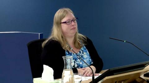 Photograph of Tamsin Mullen giving evidence in the inquiry room