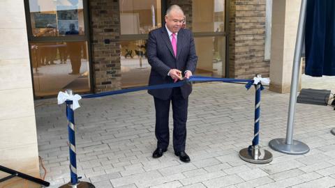 Sir Van Tan opening medical school