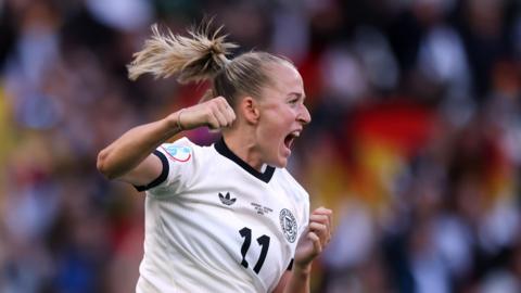 Lea Schuller celebrates