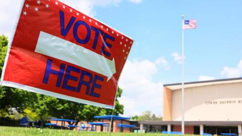 Sign saying 'Vote here' on a lawn in Pennsylvania