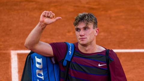 Jack Draper waves to the French Open crowd after his loss to Alexander Bublik