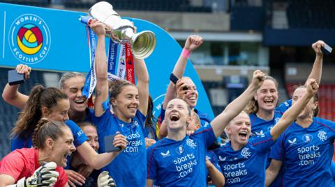 Rangers players celebrating with the Women's Scottish Cup