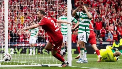 Aberdeen players celebrating a goal against Celtic in the cup final.
