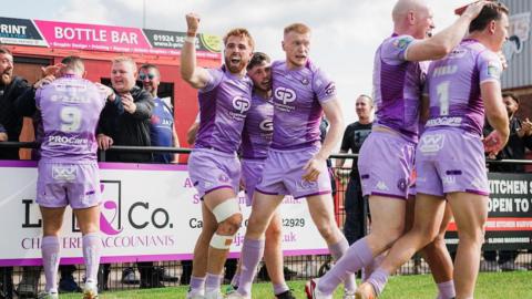 Wigan Warriors last minute try denies Huddersfield Giants victory