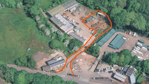 An outline in red of the area where the plans would be. 