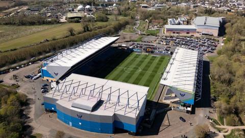 An aerial view of Kassam Stadium ahead of the Sky Bet Championship match between Oxford United and Sheffield United at the Kassam Stadium on 5 April 2025.