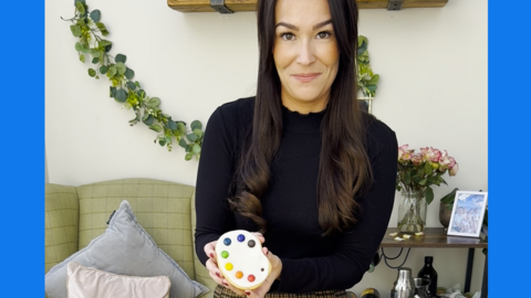 Sophie shows us how to make a festive biscuit.