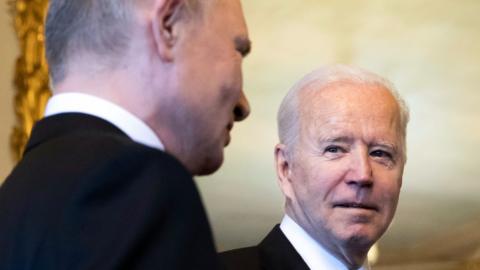 Image shows Putin and Biden