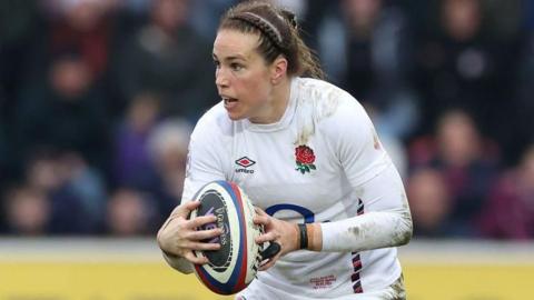 Emily Scarratt on the ball