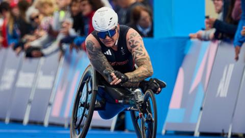 David Weir crosses the finish line in Paris