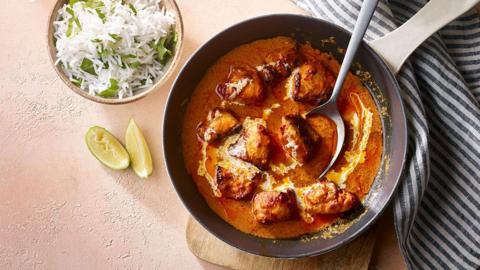 A bowl of chicken tikka curry.