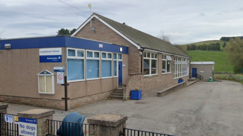 Lumphanan primary school building and grounds