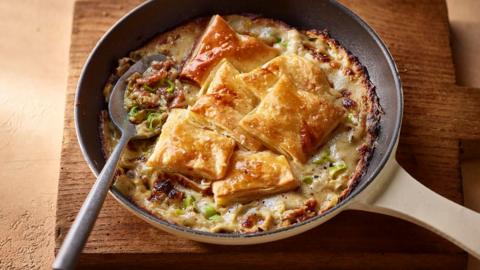A one-portion cheese and leek pie in a frying pan
