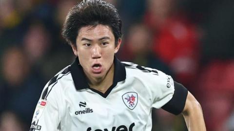Yu Hirakawa in action for Bristol City