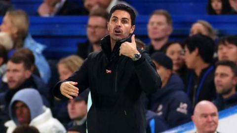 Mikel Arteta issues instructions from the touchline