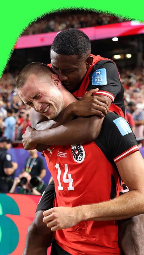 Saša Kalajdžić and Kevin Danso after getting the third goal