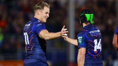 Duhan van der Merwe and Darcy Graham high-five