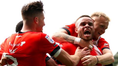 Luton Town's Carlton Morris (second right) celebrates with teammates after scoring his side's second goal of the game during the Sky Bet Championship match at Kenilworth Road, Luton. Picture date: Saturday September 21,