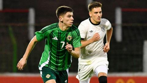 Shea Kearney battling for the ball