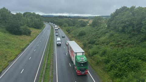 Traffic queuing on A380 at Splatford Split 