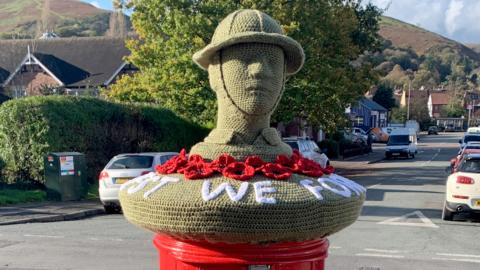 Soldier postbox topper