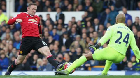Manchester United's Wayne Rooney and Everton's Tim Howard during a match