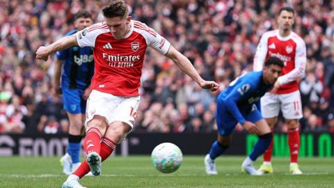 Gyokeres scores from spot