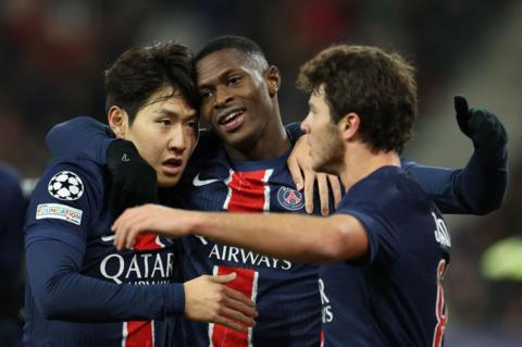 Paris St-Germain players celebrate