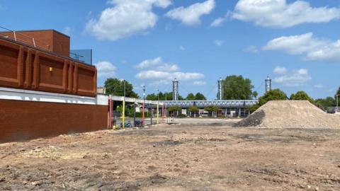 A building is to the left of the photo, but for much of the image, nothing is on the ground. 