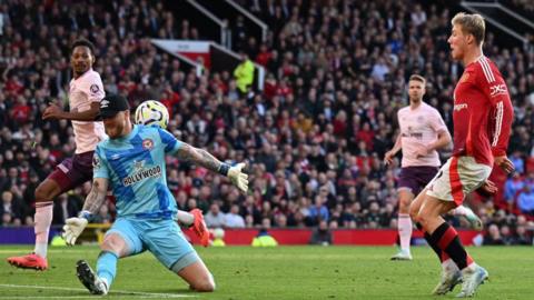 Manchester United's Rasmus Hojlund scores against Brentford