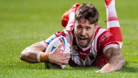 Ben Hellewell in action for Salford Red Devils