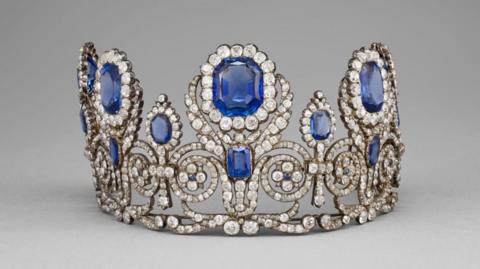 A jewelled crown with sapphires - Parure Marie-Amélie diadème