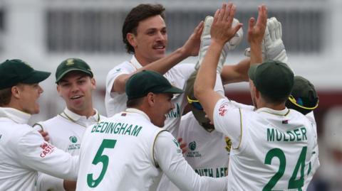 South Africa celebrate wicket