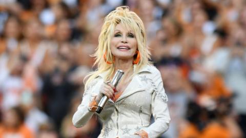 Dolly Parton performs