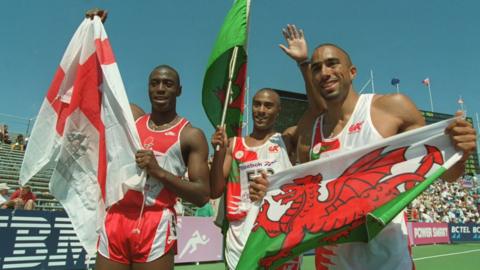 Colin Jackson yn ennill